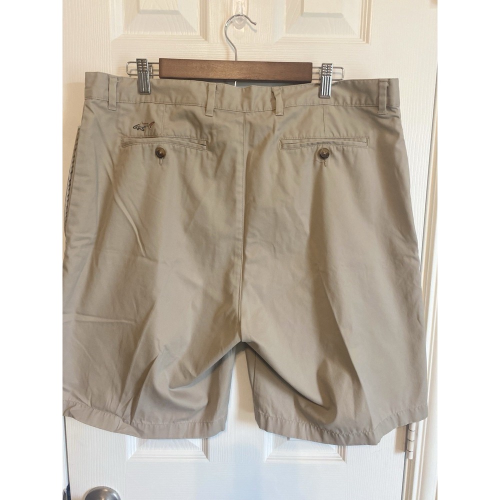 Greg Norman Mens 38 Beige Golf Shorts Embroidered Shark Logo Flat Front - Picture 2 of 6